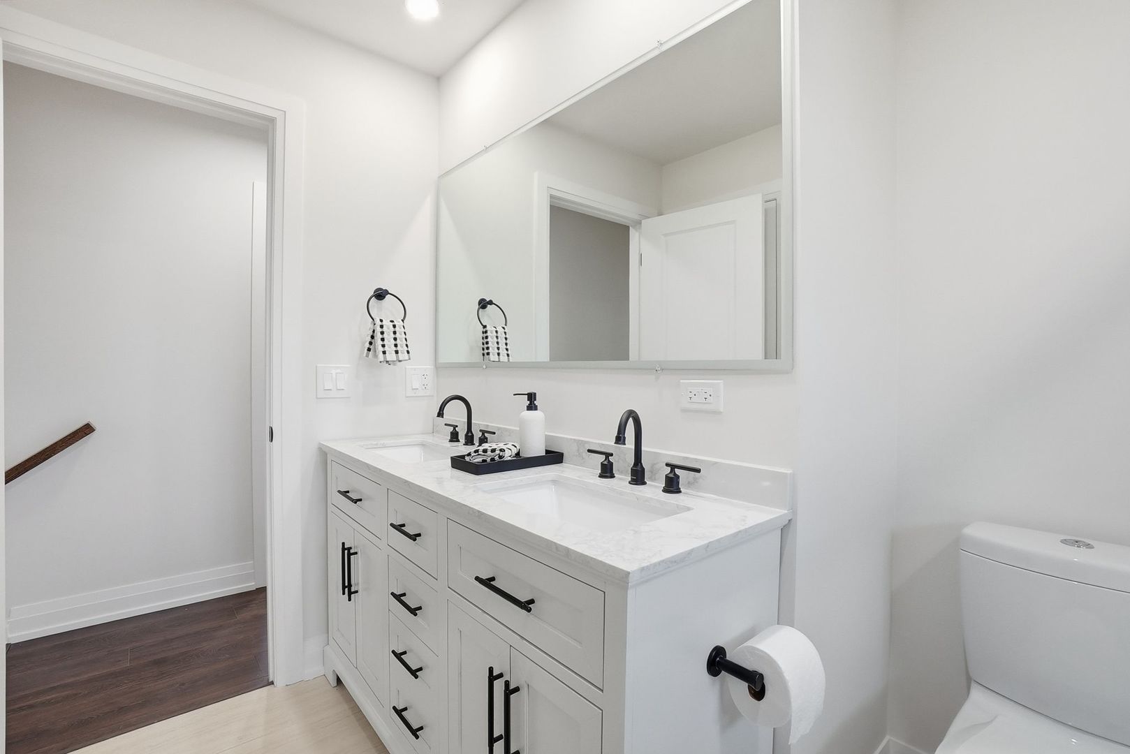 1430 E Emmerson Lane, Mount Prospect, IL 60056