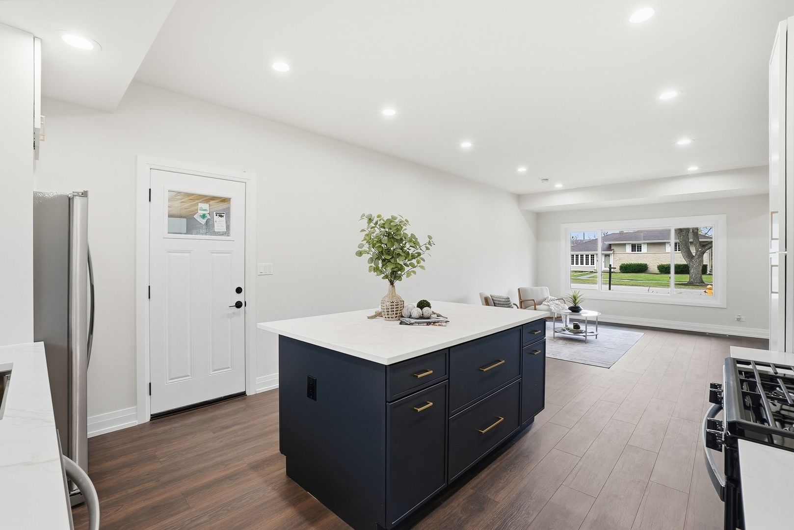 1430 E Emmerson Lane, Mount Prospect, IL 60056