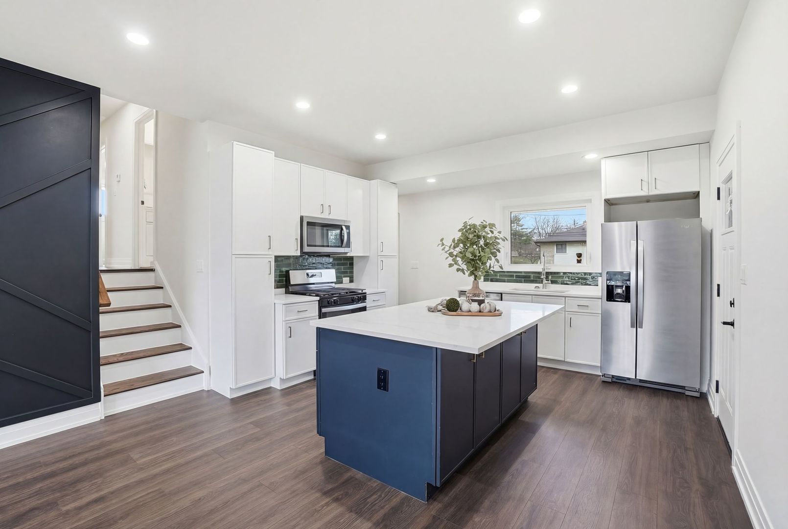 1430 E Emmerson Lane, Mount Prospect, IL 60056