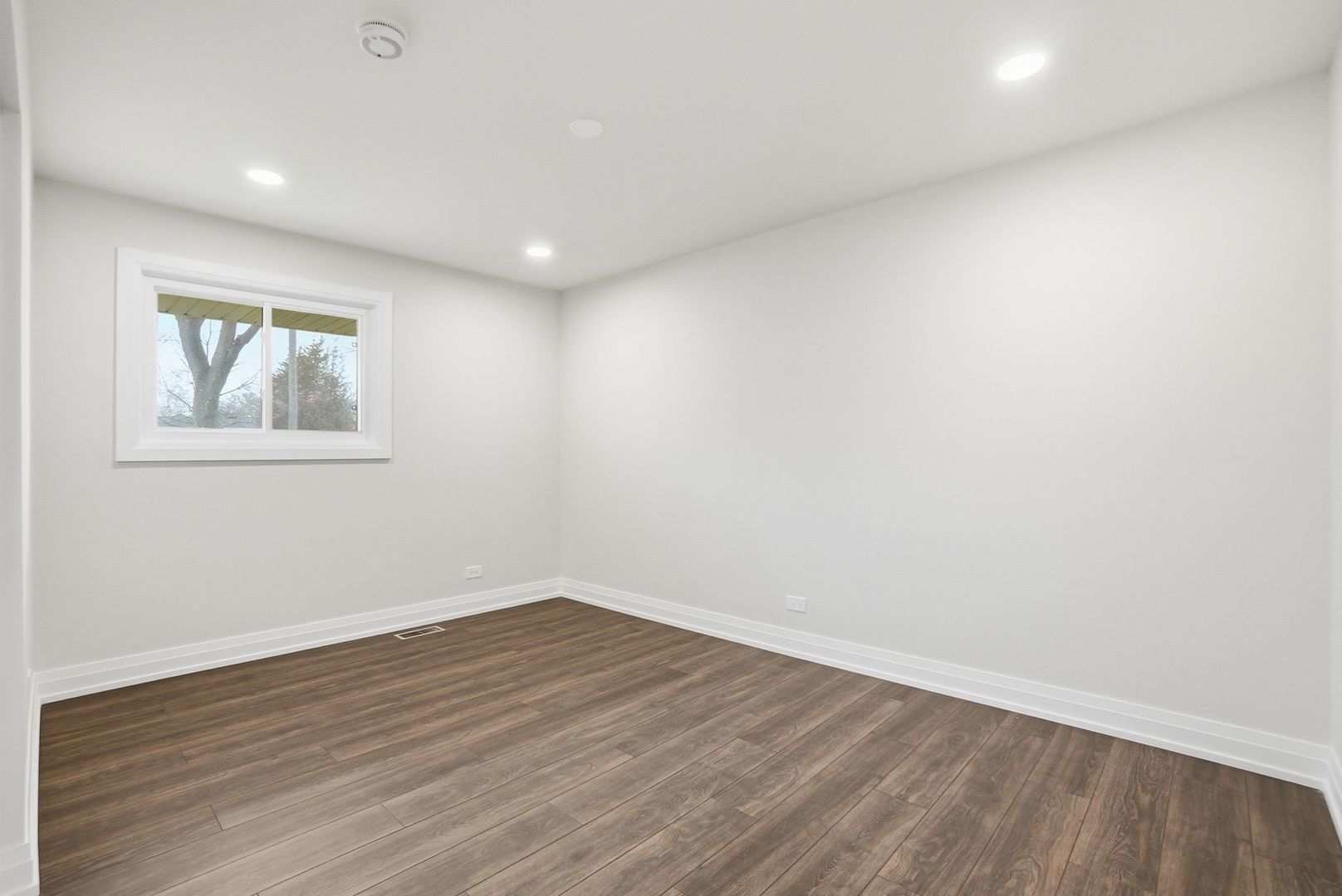 1430 E Emmerson Lane, Mount Prospect, IL 60056