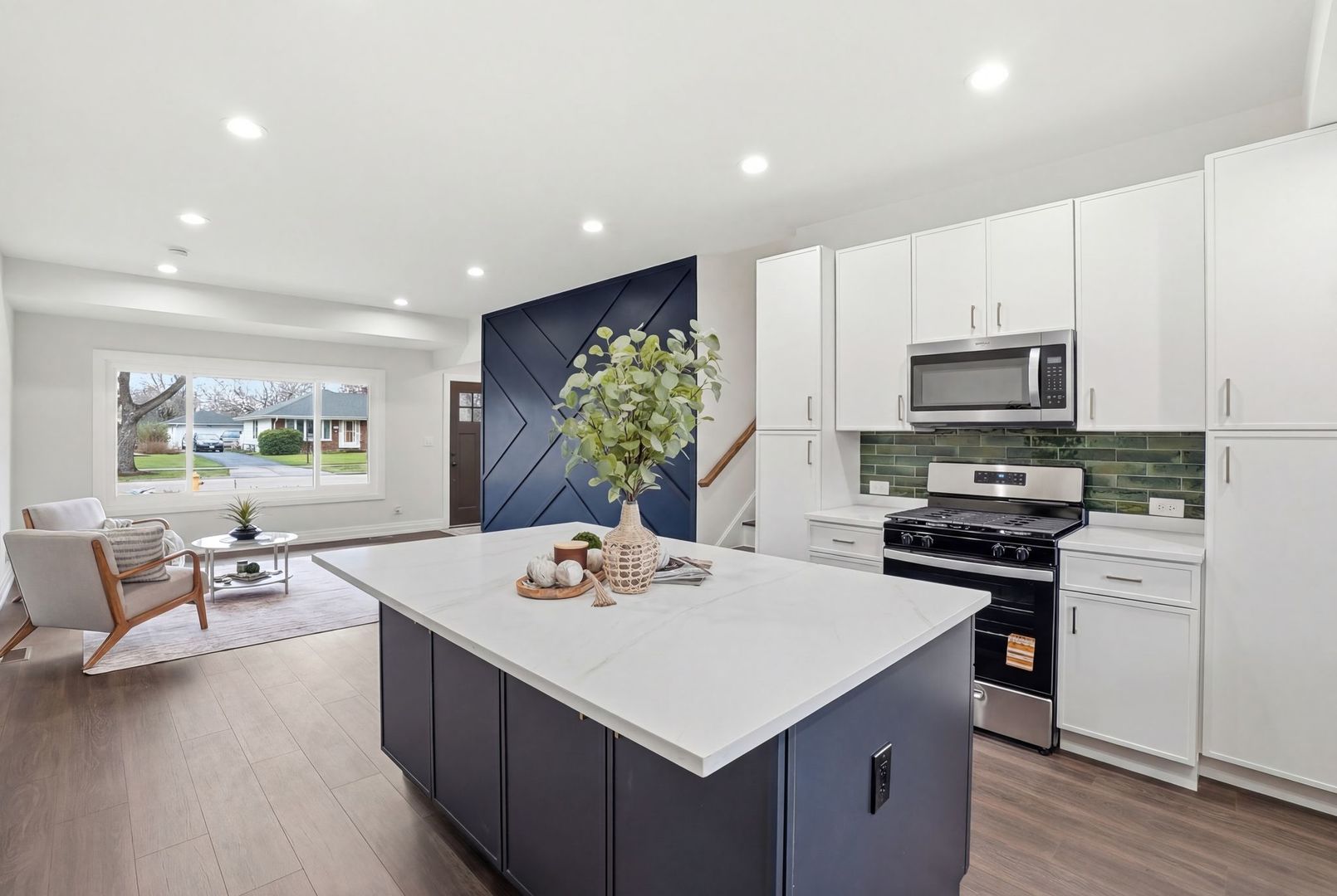 1430 E Emmerson Lane, Mount Prospect, IL 60056