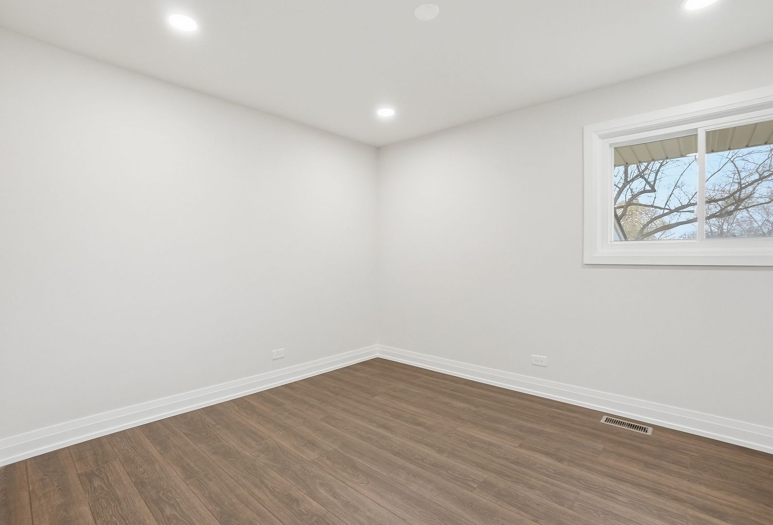 1430 E Emmerson Lane, Mount Prospect, IL 60056