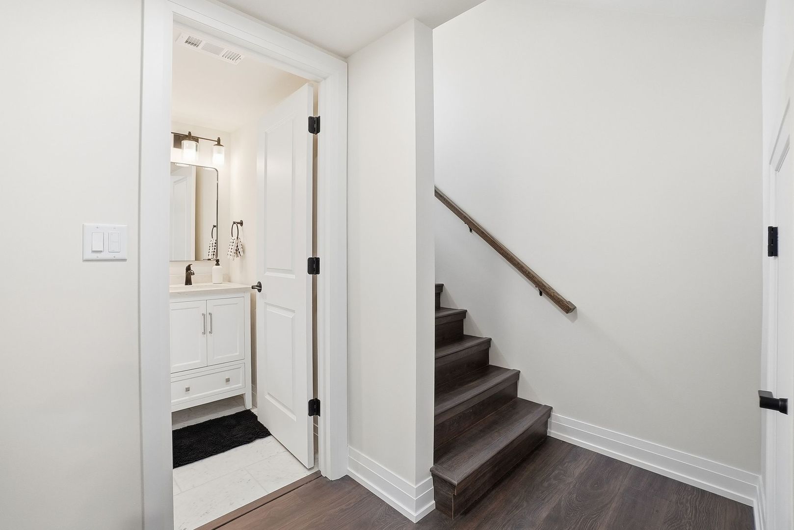 1430 E Emmerson Lane, Mount Prospect, IL 60056