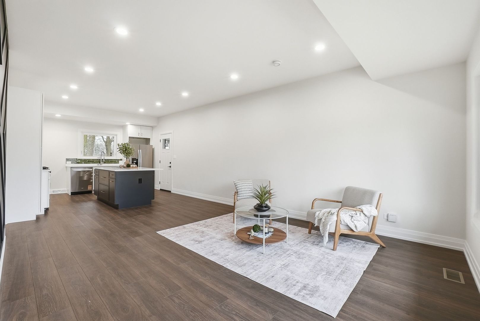 1430 E Emmerson Lane, Mount Prospect, IL 60056