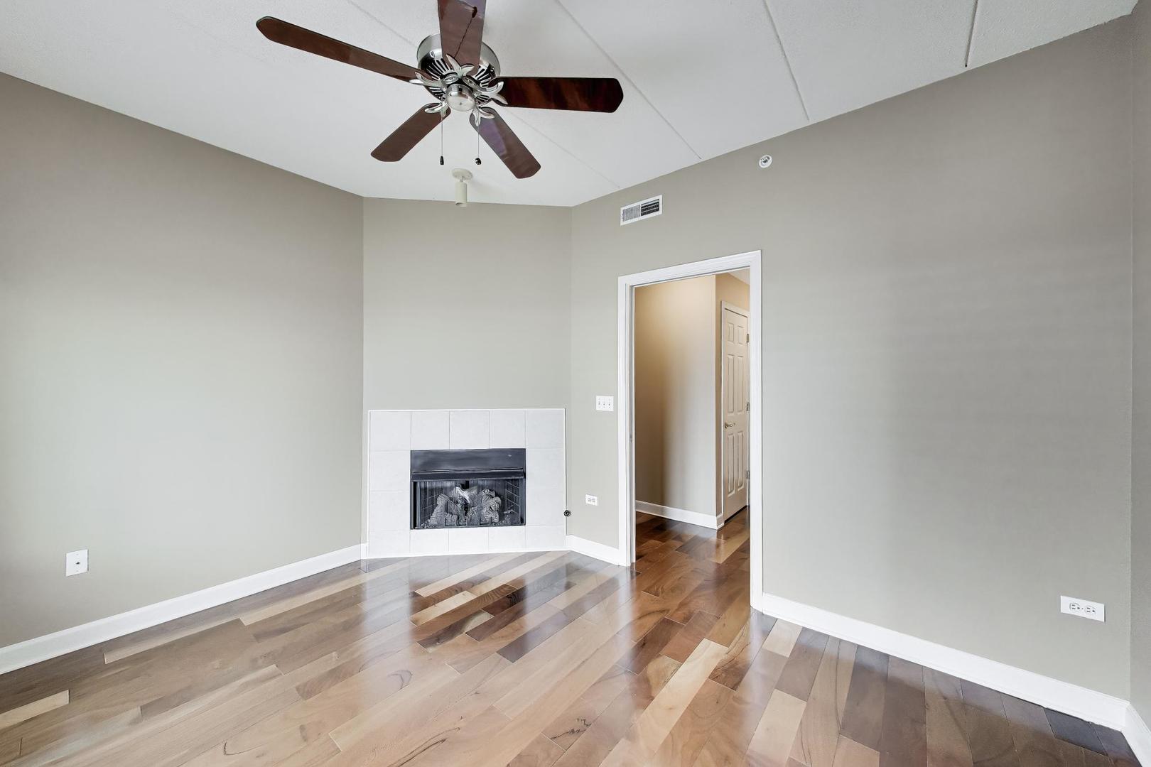 131 W Adelaide Street #310, Elmhurst, IL 60126