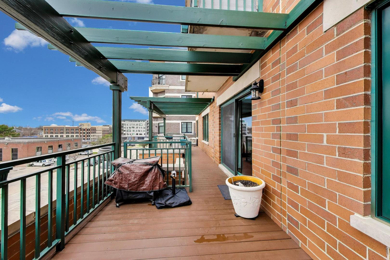 131 W Adelaide Street #310, Elmhurst, IL 60126