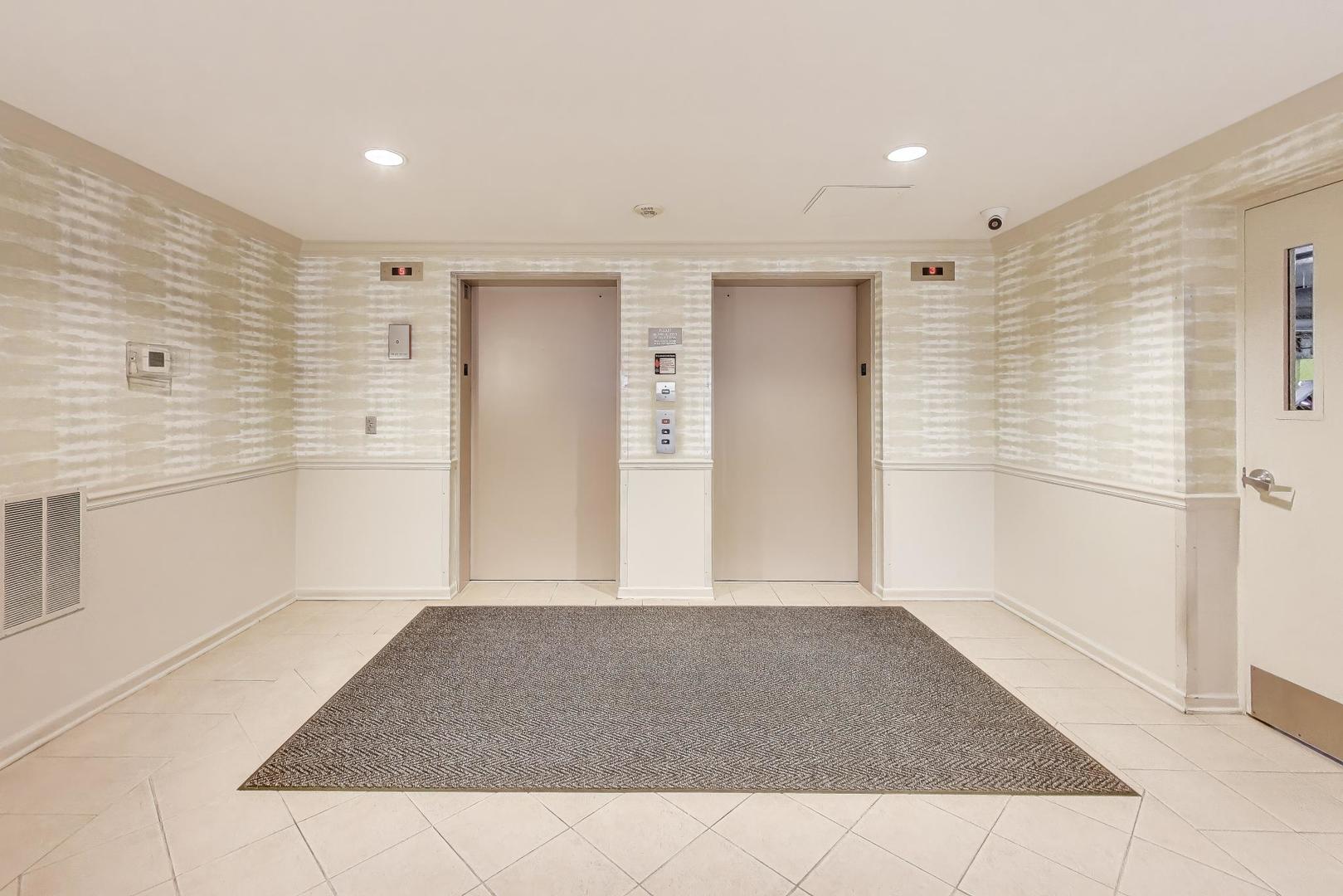 131 W Adelaide Street #310, Elmhurst, IL 60126