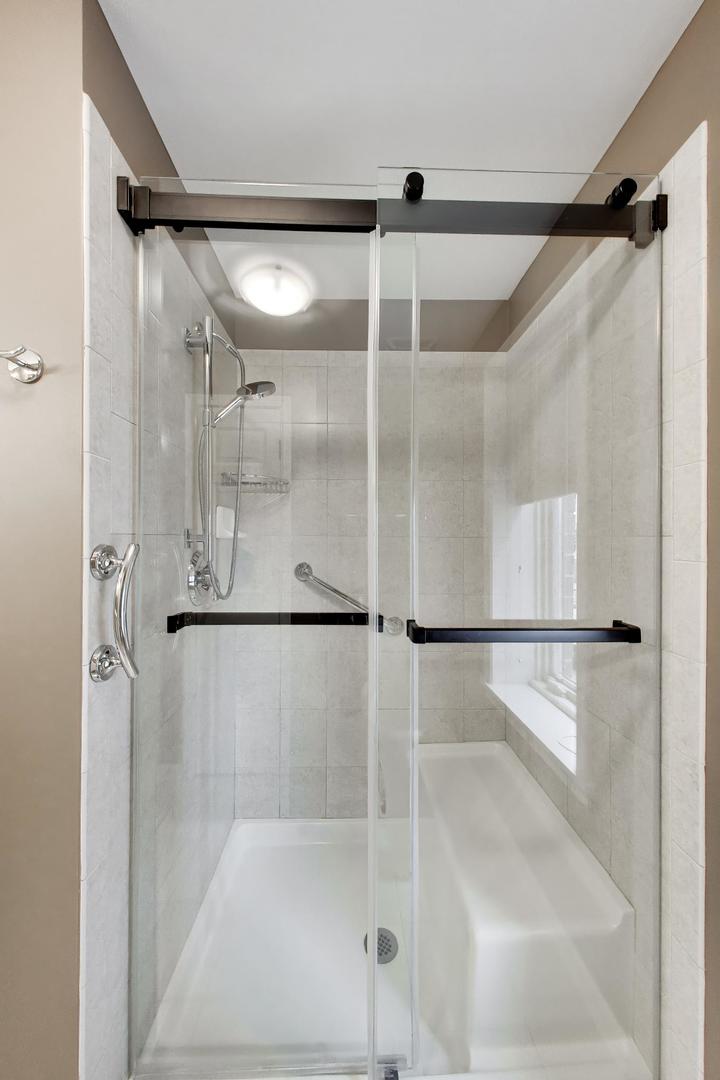 131 W Adelaide Street #310, Elmhurst, IL 60126