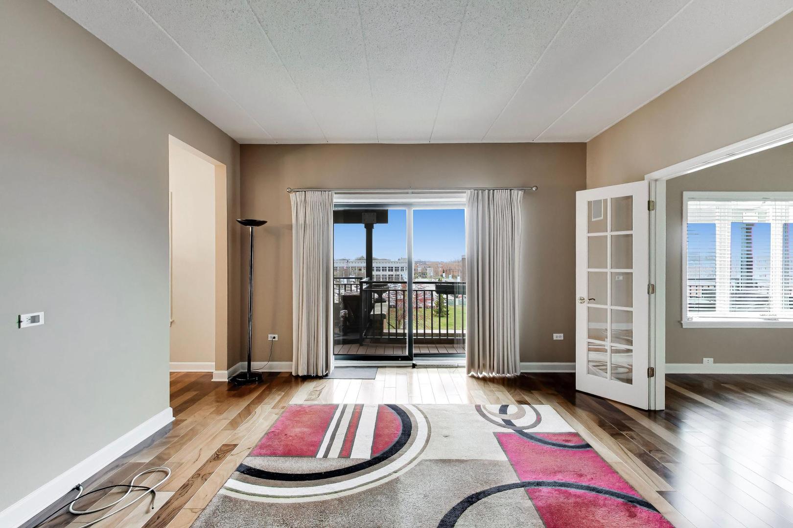 131 W Adelaide Street #310, Elmhurst, IL 60126