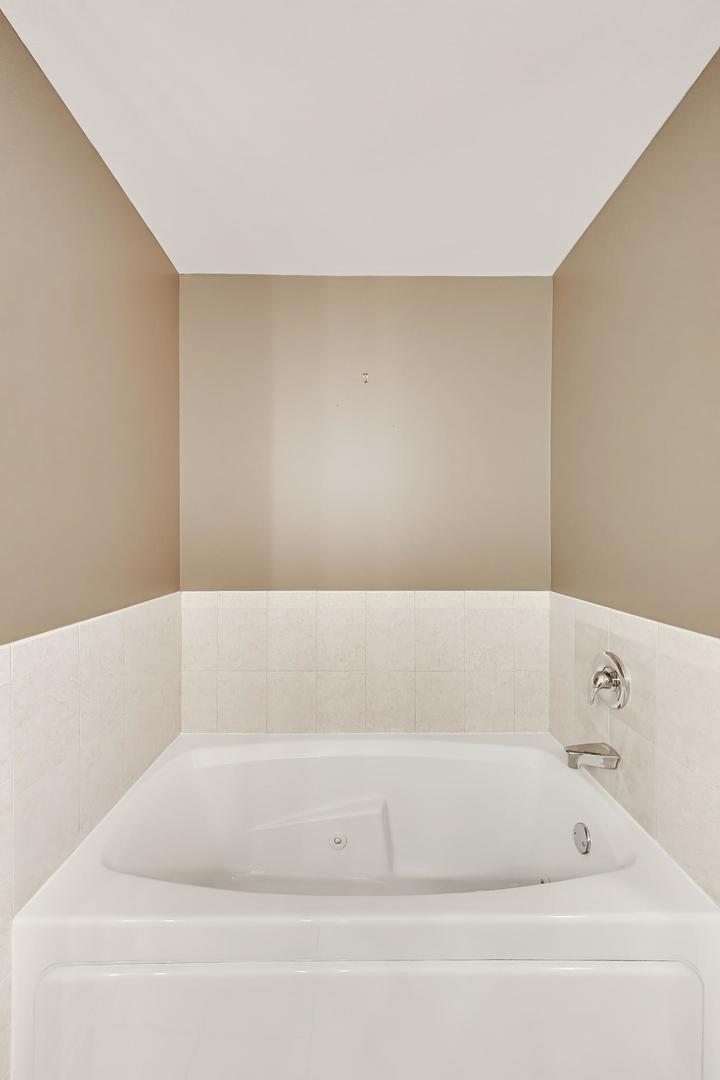 131 W Adelaide Street #310, Elmhurst, IL 60126