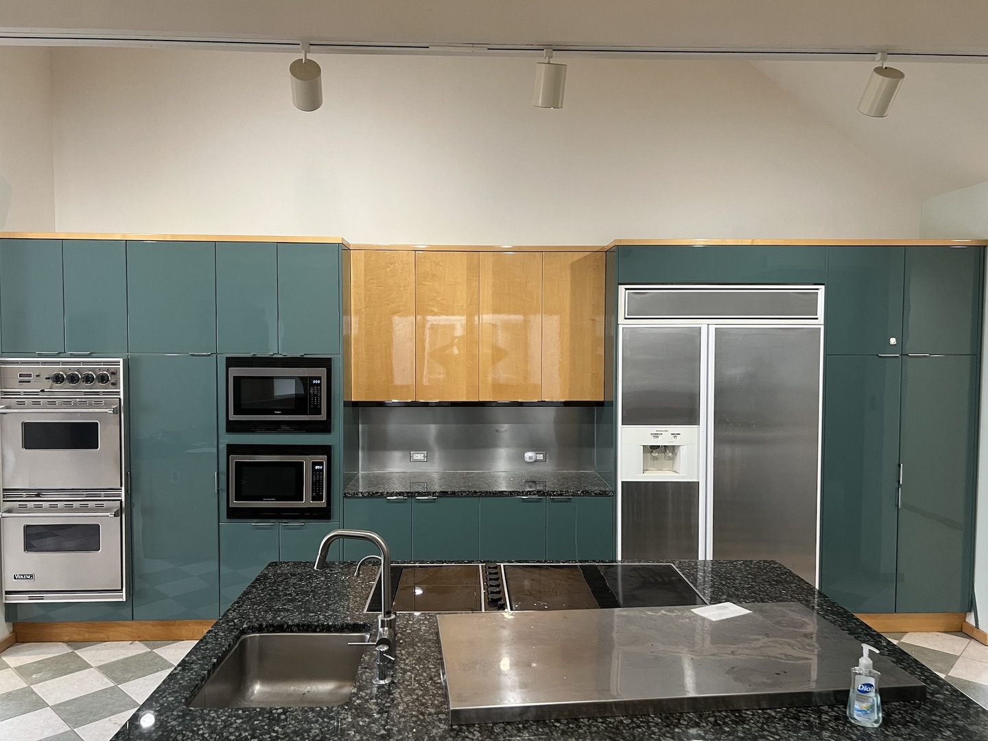 7716 Crystal Springs Road, Crystal Lake, IL 60012