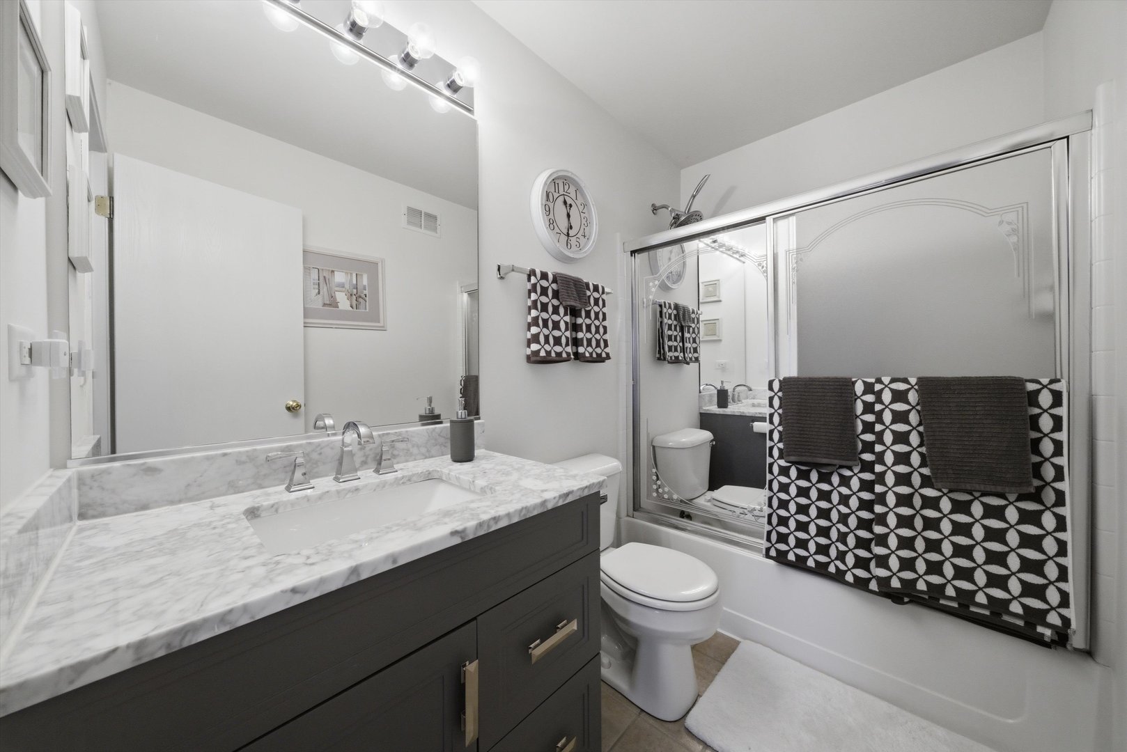 1615 Victoria Park Circle, Aurora, IL 60504