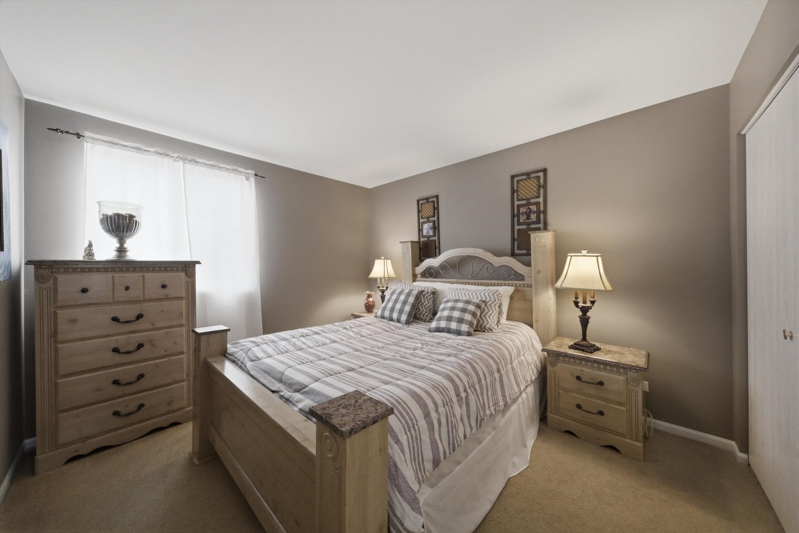 1615 Victoria Park Circle, Aurora, IL 60504