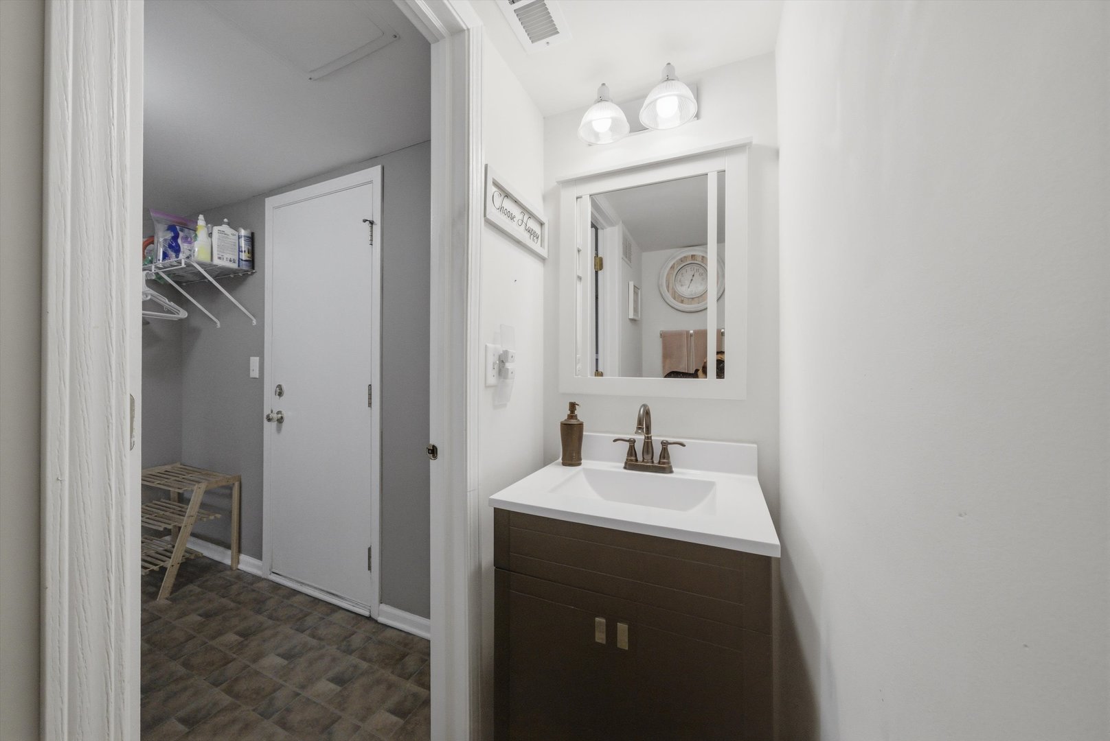 1615 Victoria Park Circle, Aurora, IL 60504