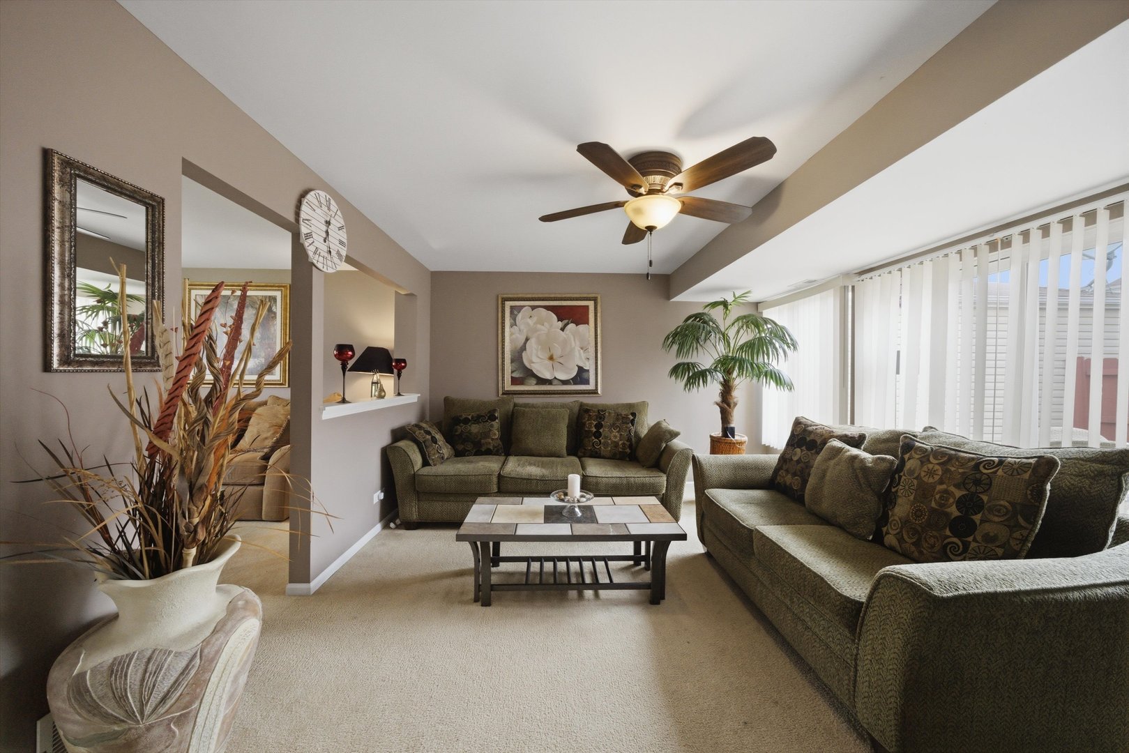 1615 Victoria Park Circle, Aurora, IL 60504