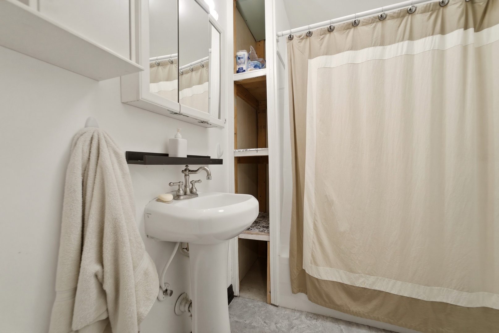 15644 Emerald Avenue, Harvey, IL 60426