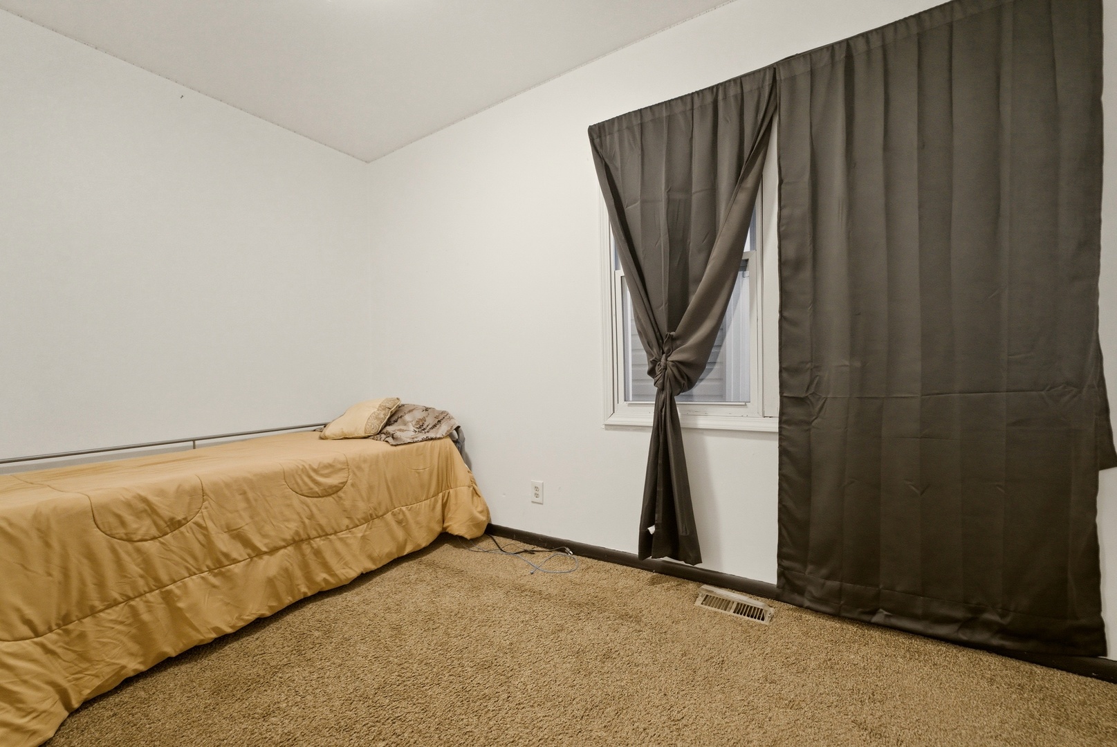 15644 Emerald Avenue, Harvey, IL 60426