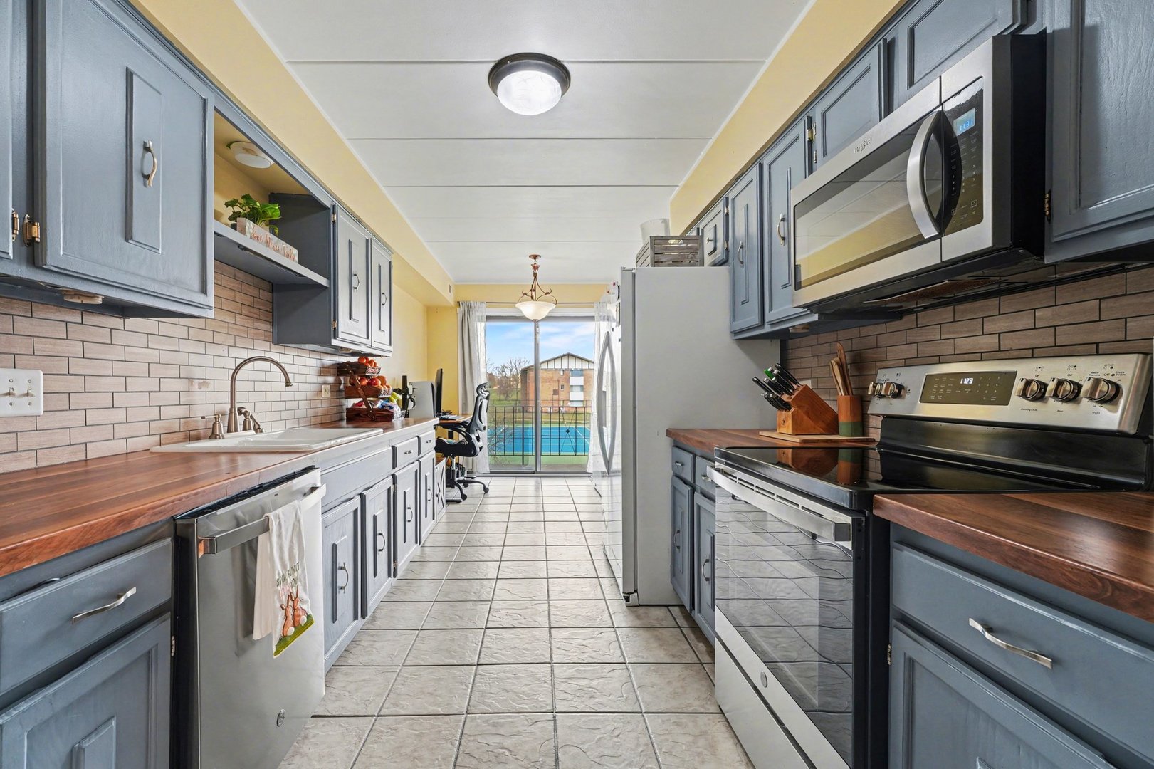 9826 Treetop Drive #2W, Orland Park, IL 60462