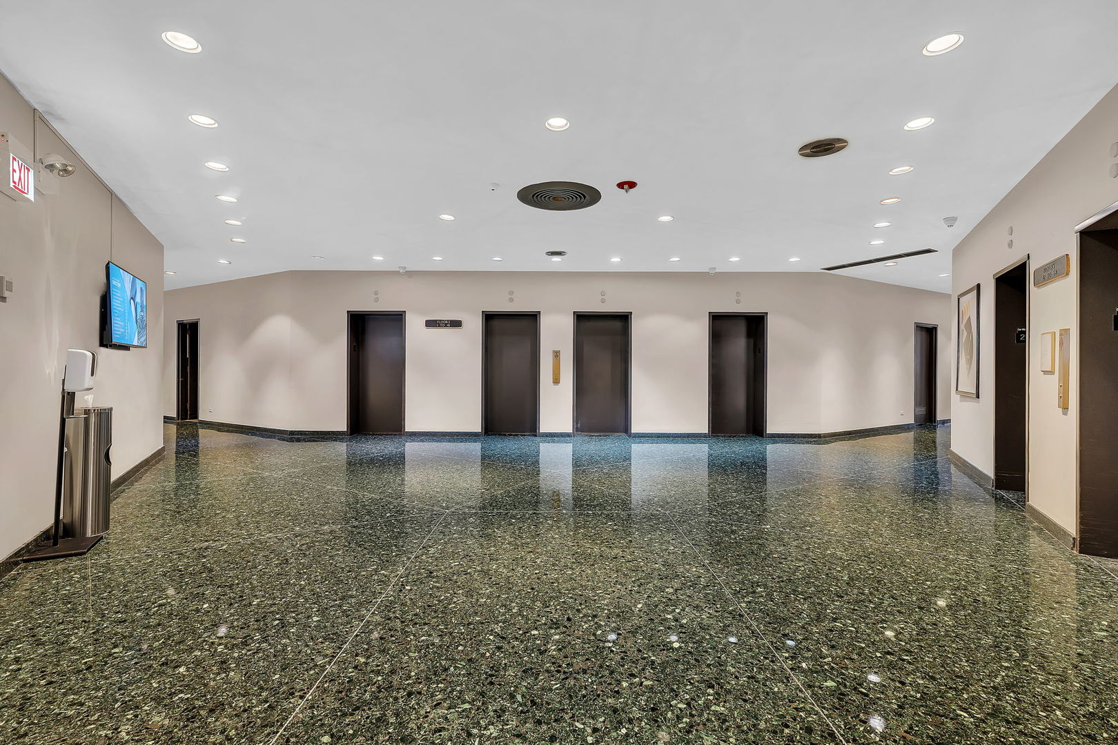 505 N Lake Shore Drive #2404, Chicago, IL 60611