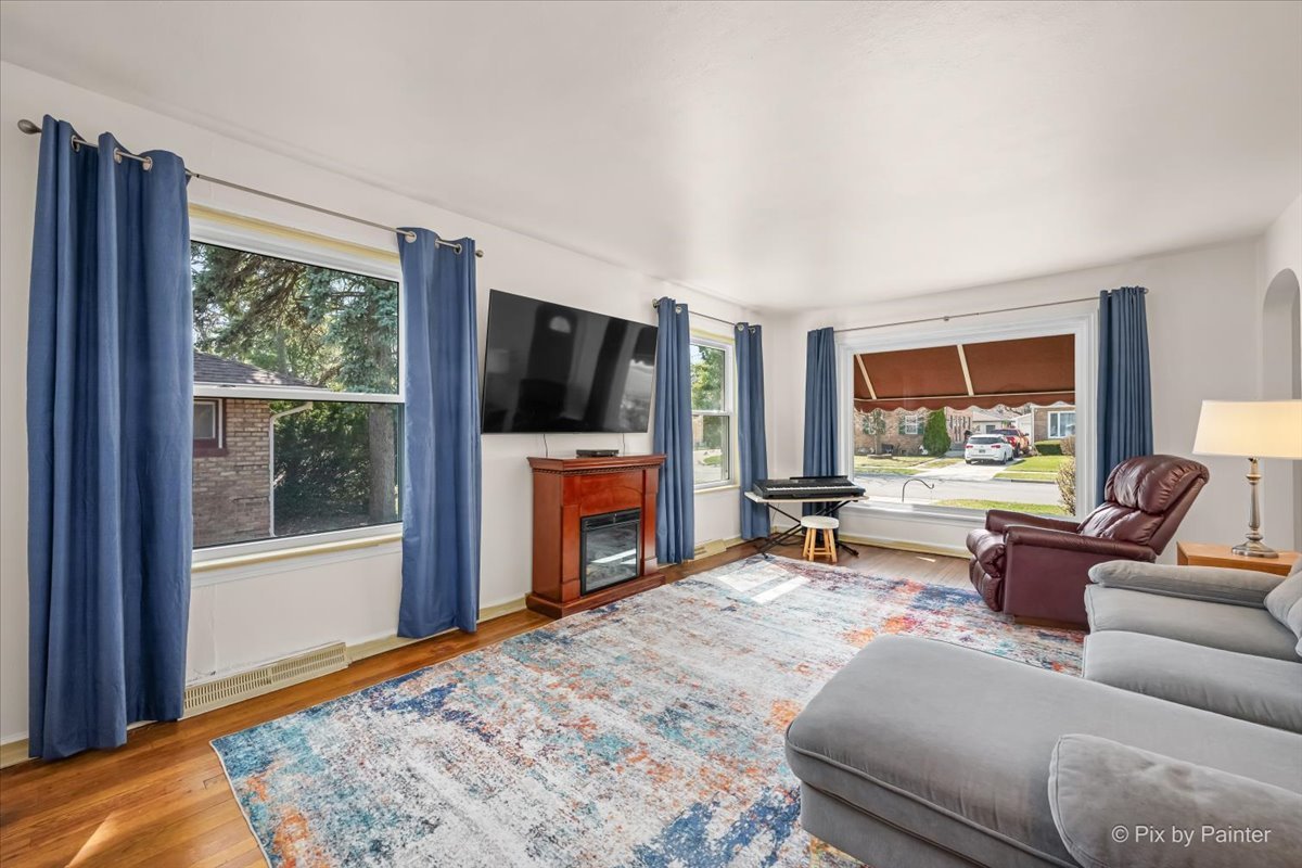 227 N Elmwood Avenue, Waukegan, IL 60085