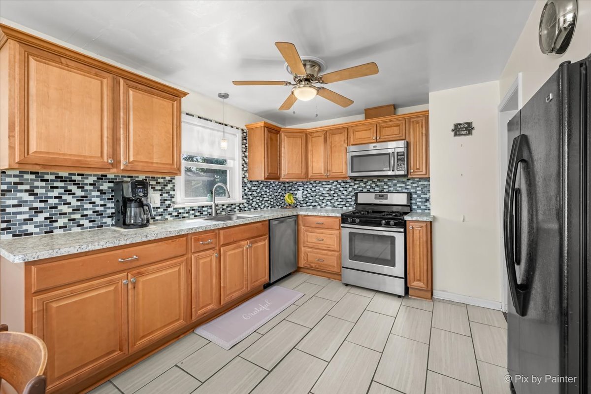 227 N Elmwood Avenue, Waukegan, IL 60085