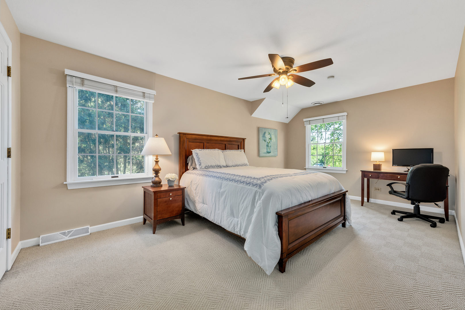 1378 Colonial Square, Wheaton, IL 60189