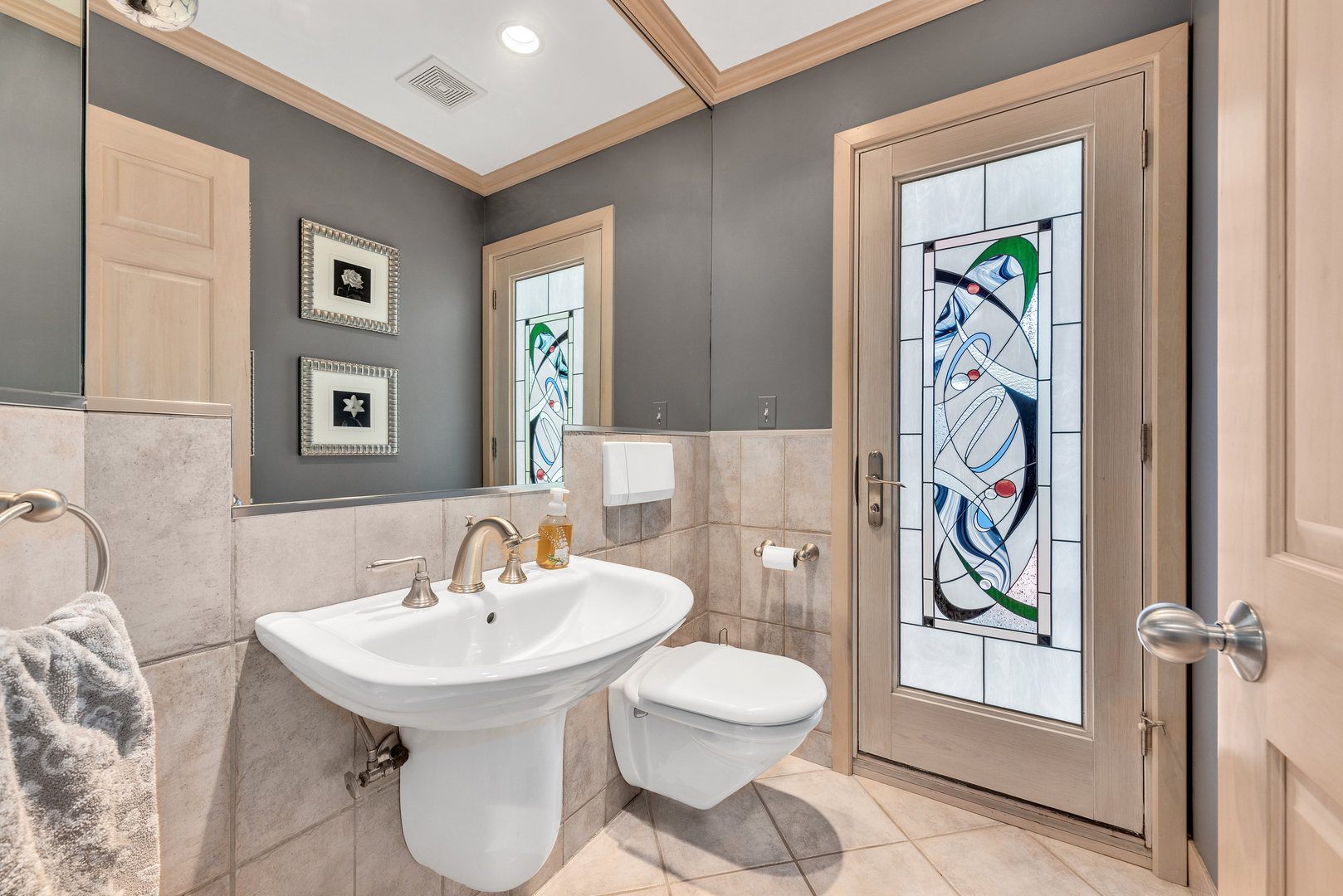 1378 Colonial Square, Wheaton, IL 60189