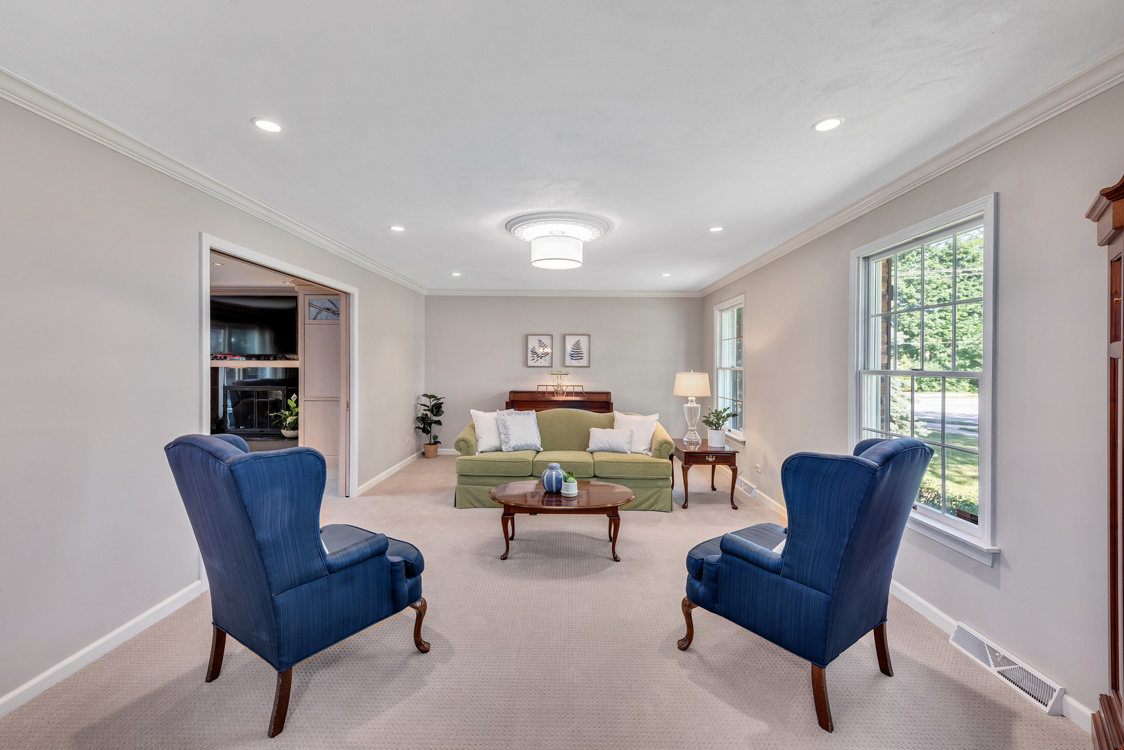 1378 Colonial Square, Wheaton, IL 60189