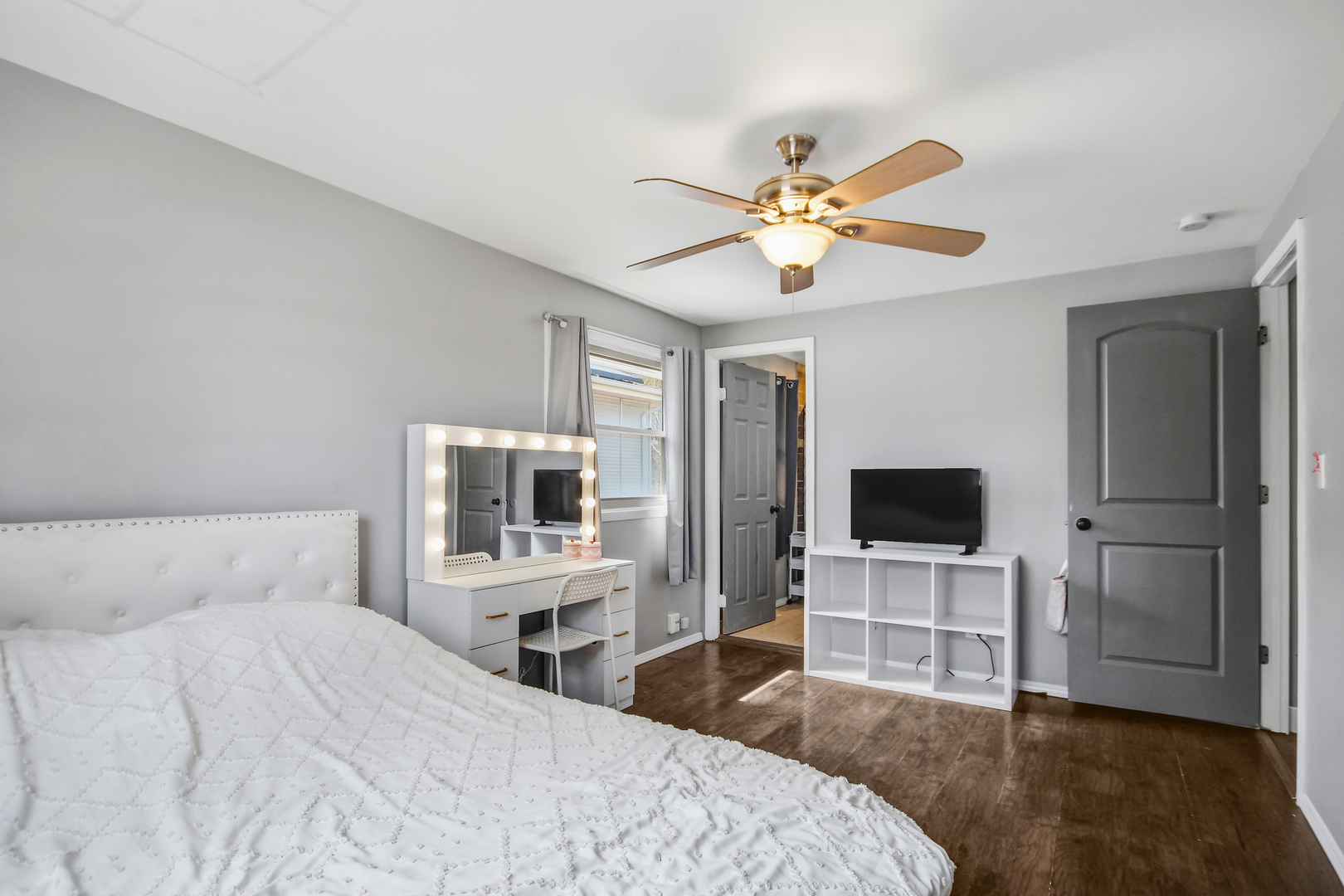 230 Millford Lane, Bloomingdale, IL 60108