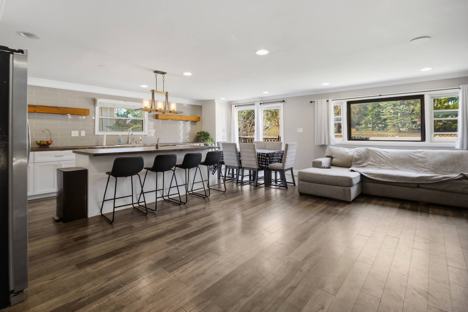 230 Millford Lane, Bloomingdale, IL 60108