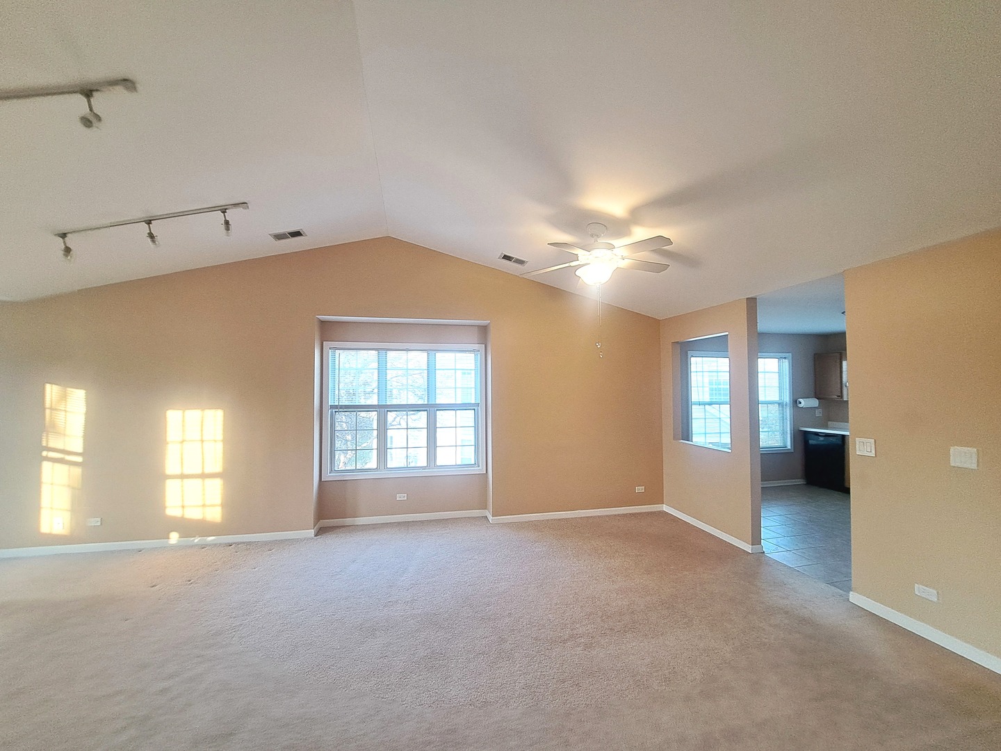 2940 Heatherwood Drive #2940, Schaumburg, IL 60194