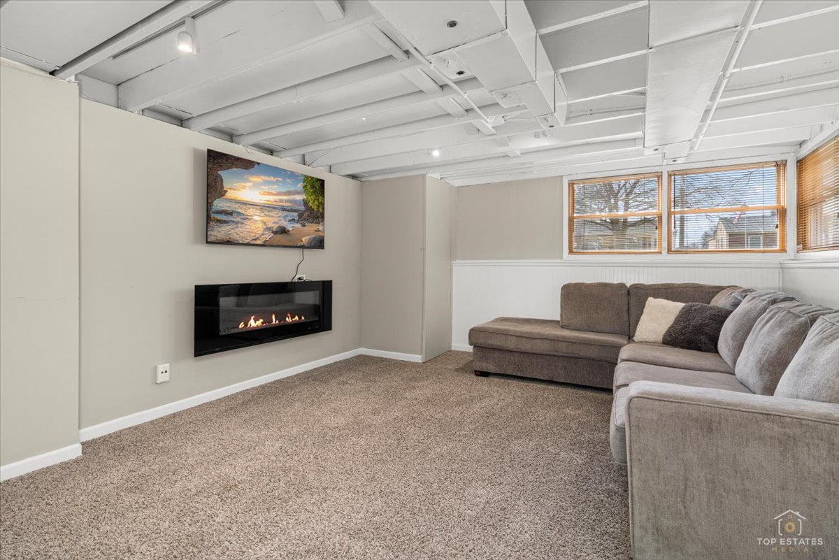 735 S Princeton Avenue, Villa Park, IL 60181