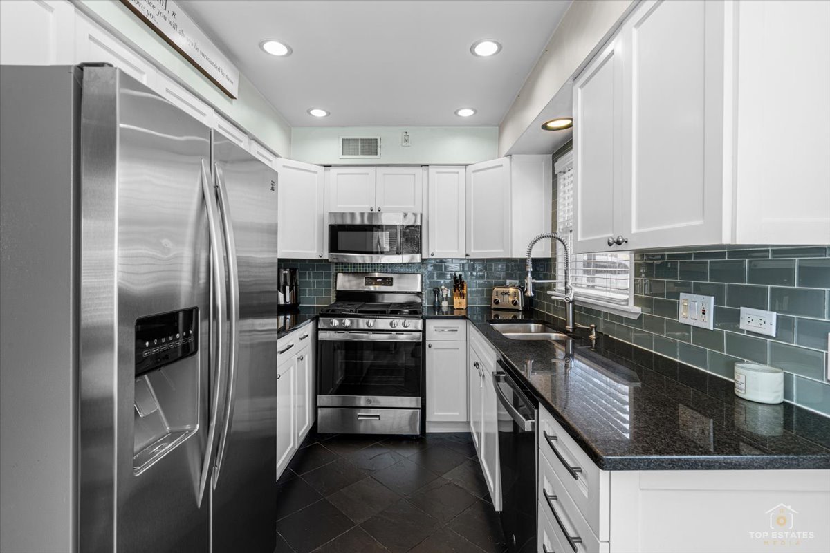 735 S Princeton Avenue, Villa Park, IL 60181