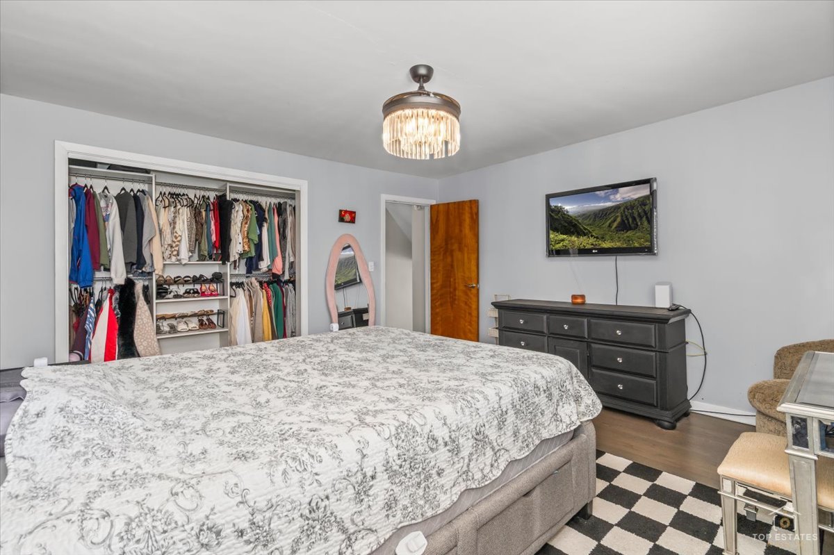 735 S Princeton Avenue, Villa Park, IL 60181