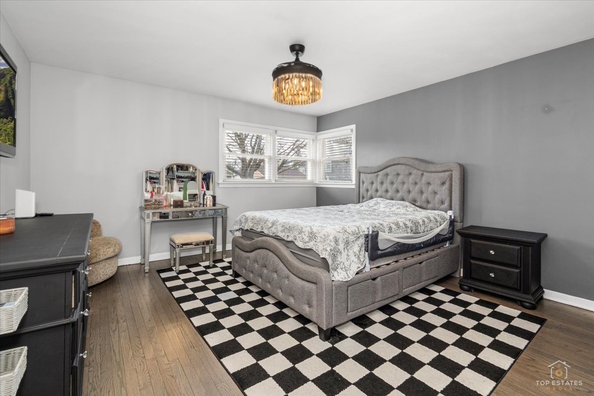 735 S Princeton Avenue, Villa Park, IL 60181