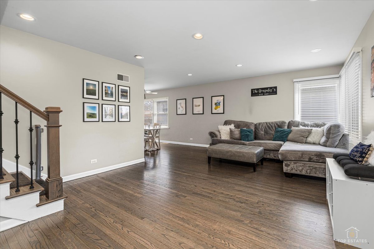 735 S Princeton Avenue, Villa Park, IL 60181