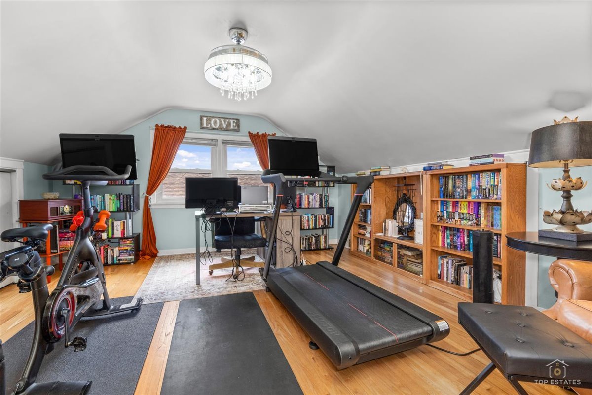 735 S Princeton Avenue, Villa Park, IL 60181