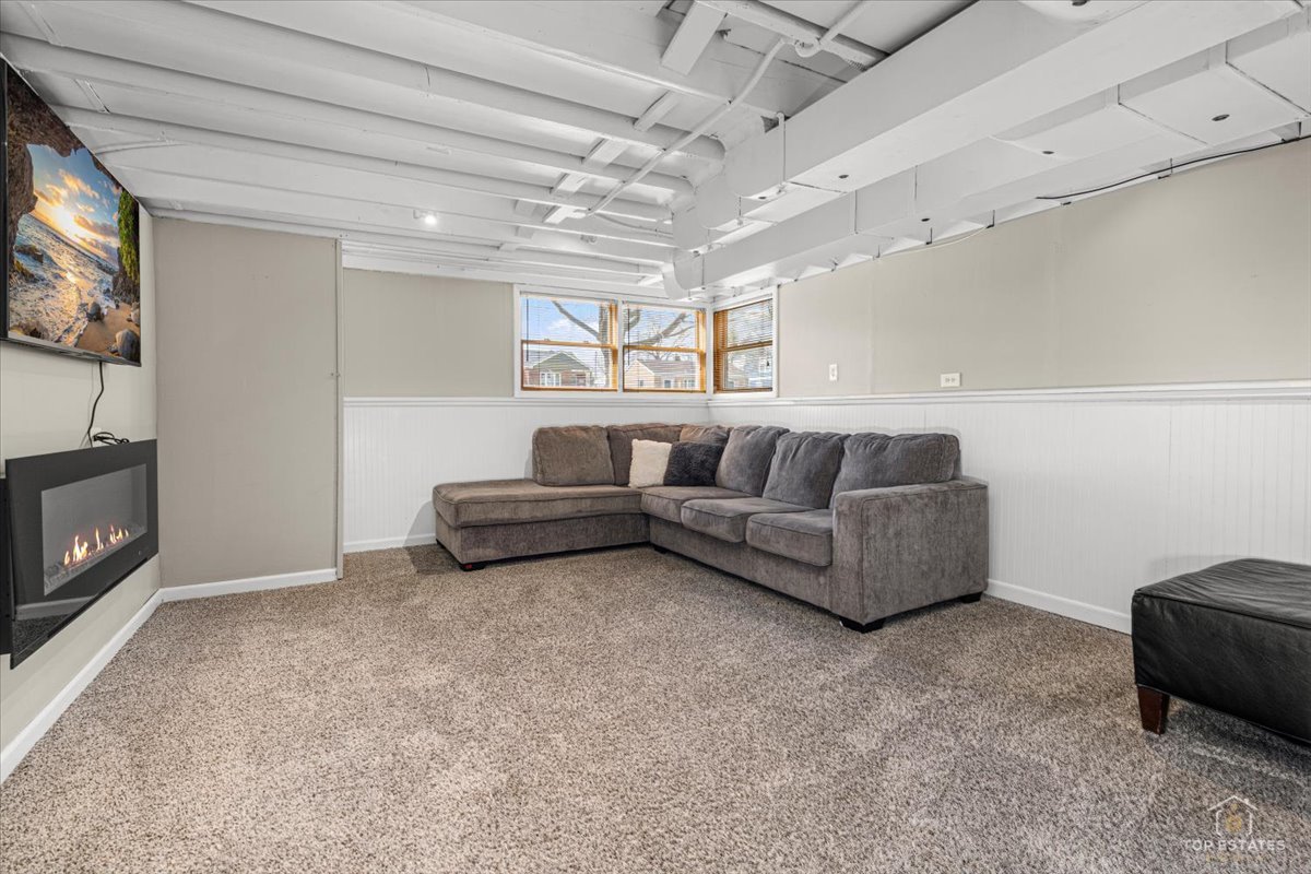 735 S Princeton Avenue, Villa Park, IL 60181