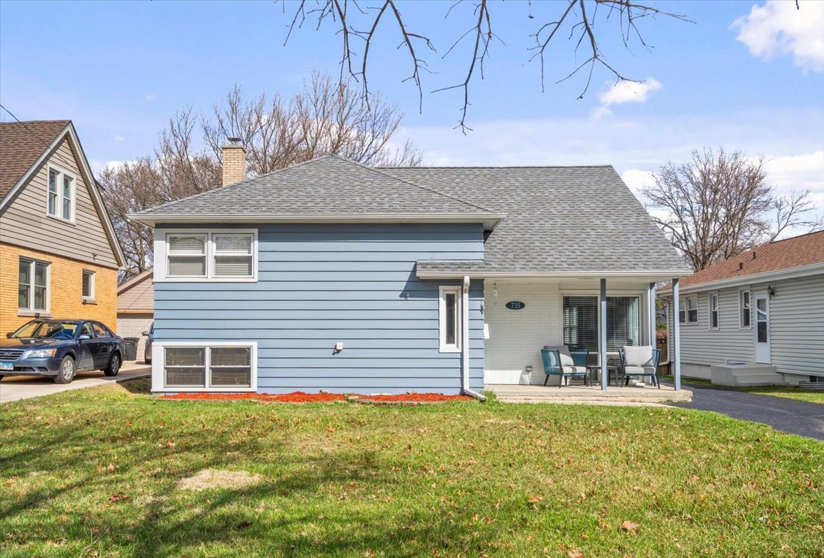735 S Princeton Avenue, Villa Park, IL 60181