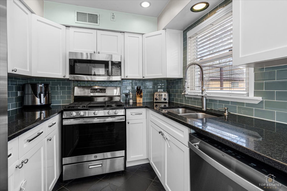 735 S Princeton Avenue, Villa Park, IL 60181