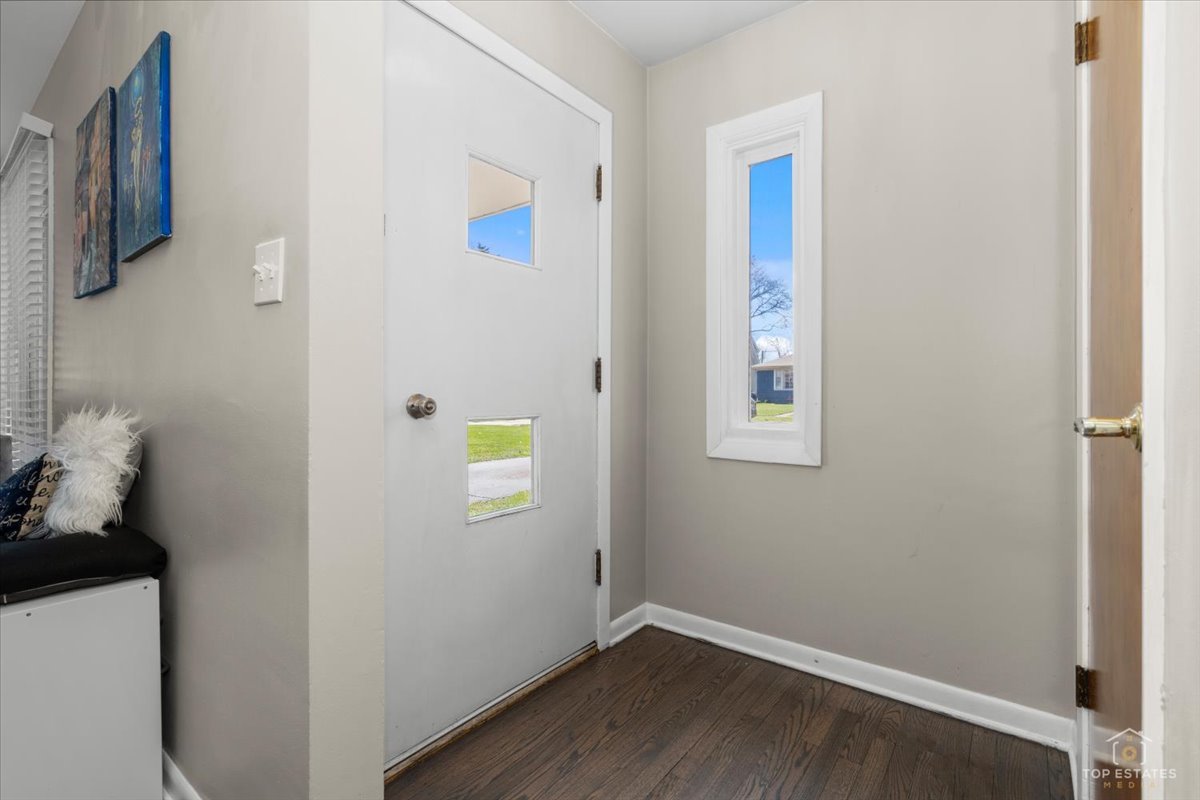 735 S Princeton Avenue, Villa Park, IL 60181