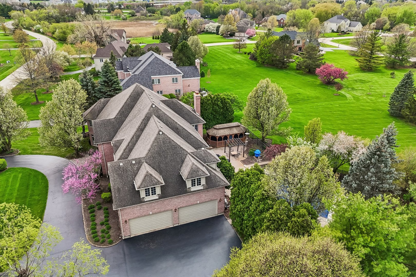 25246 N Abbey Glenn Drive, Hawthorn Woods, IL 60047