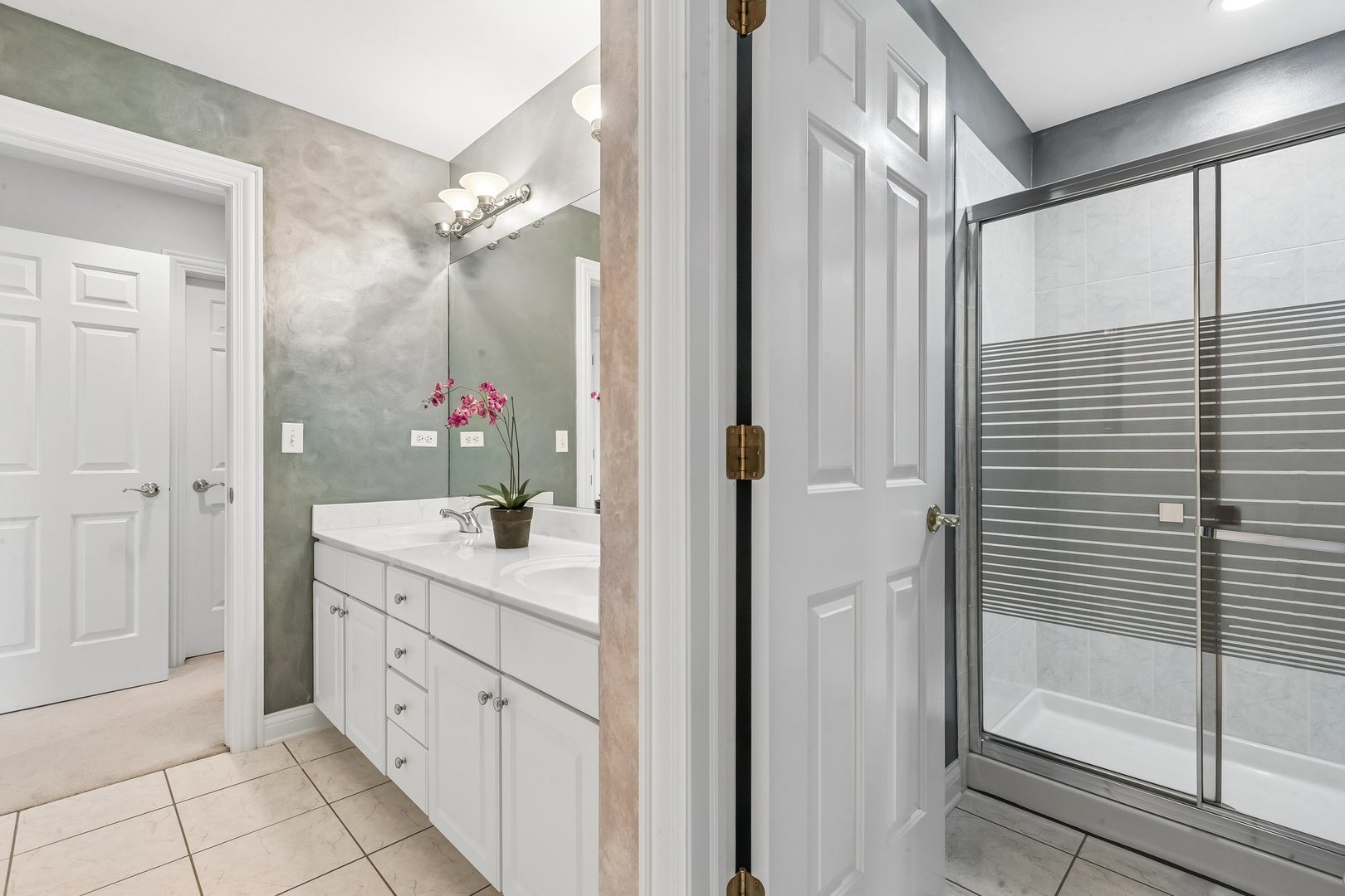 25246 N Abbey Glenn Drive, Hawthorn Woods, IL 60047