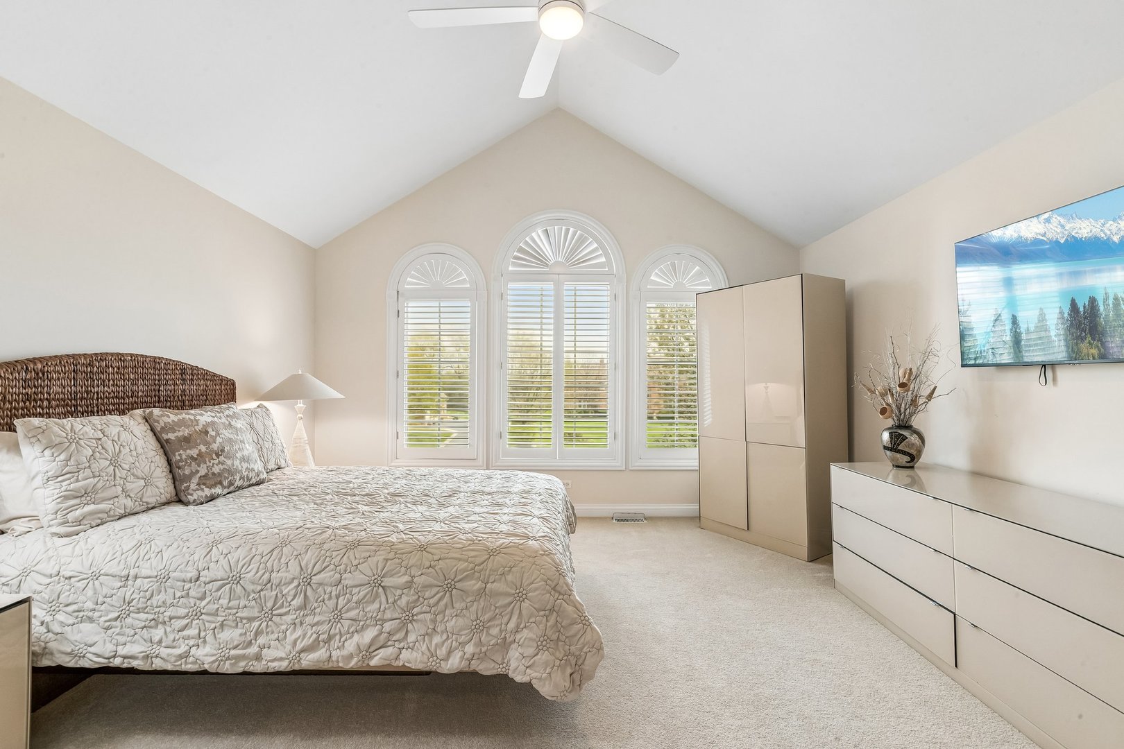 25246 N Abbey Glenn Drive, Hawthorn Woods, IL 60047