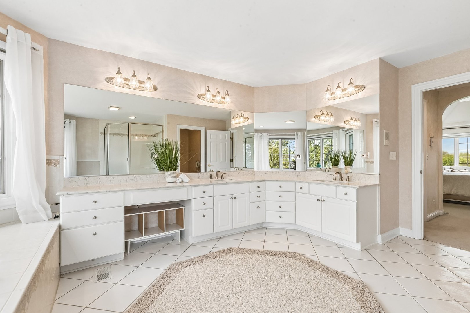 25246 N Abbey Glenn Drive, Hawthorn Woods, IL 60047