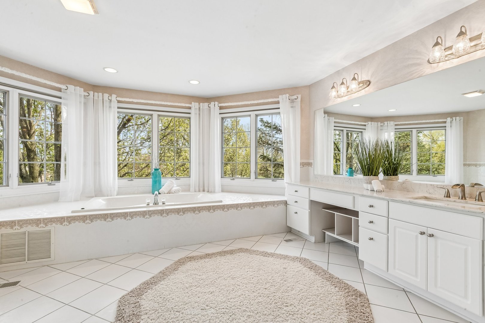 25246 N Abbey Glenn Drive, Hawthorn Woods, IL 60047