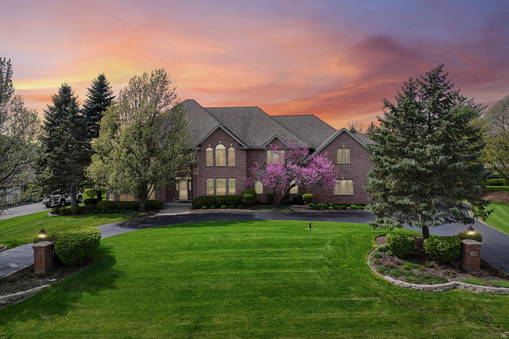 25246 N Abbey Glenn Drive, Hawthorn Woods, IL 60047