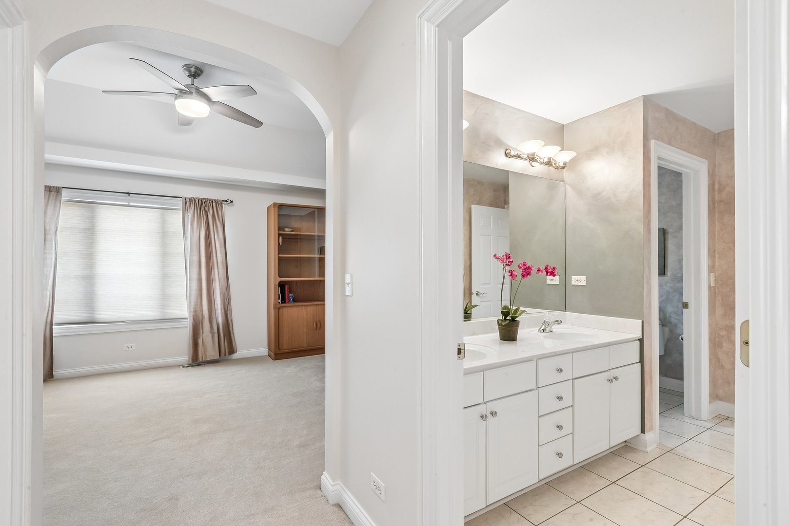 25246 N Abbey Glenn Drive, Hawthorn Woods, IL 60047