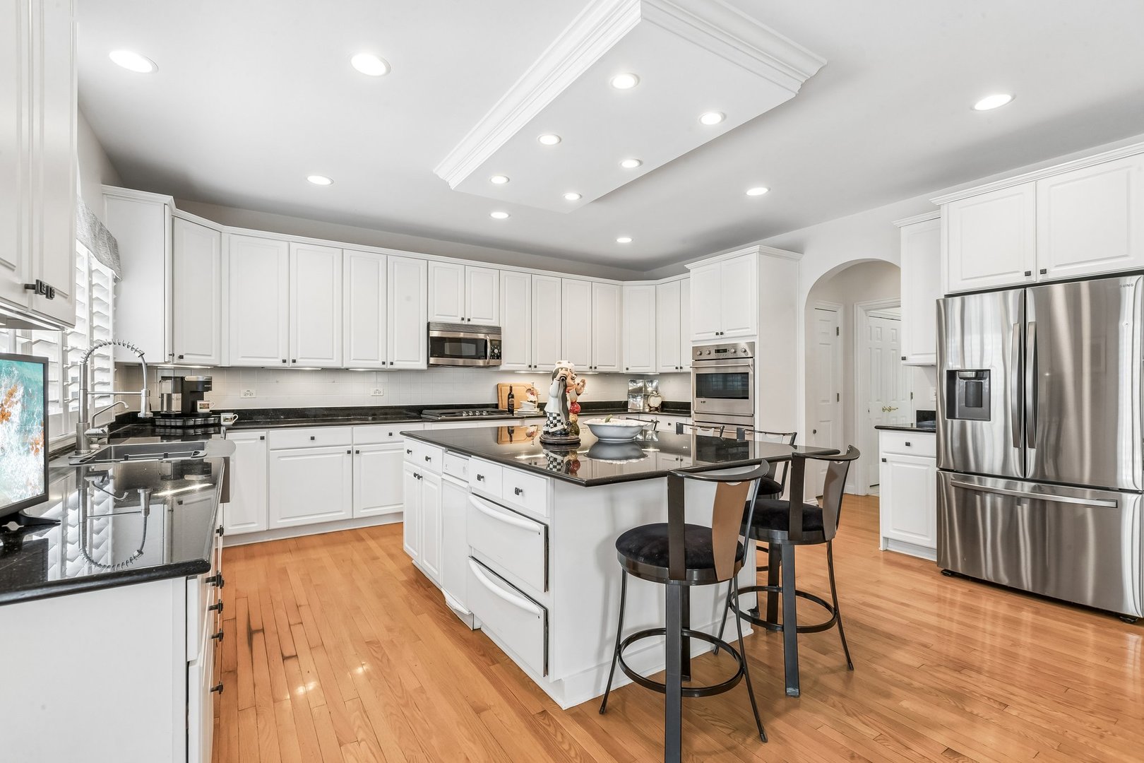 25246 N Abbey Glenn Drive, Hawthorn Woods, IL 60047