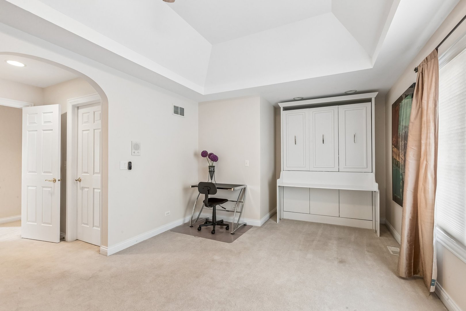 25246 N Abbey Glenn Drive, Hawthorn Woods, IL 60047